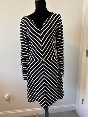 Hatley Black and White Chevron Stripe Long Sleeve Notch Neck Dress Size S/P